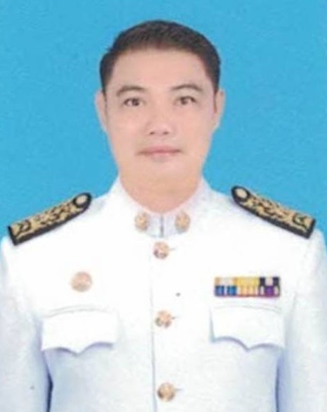 นายอภิสิทธิ์ งามใหญ่